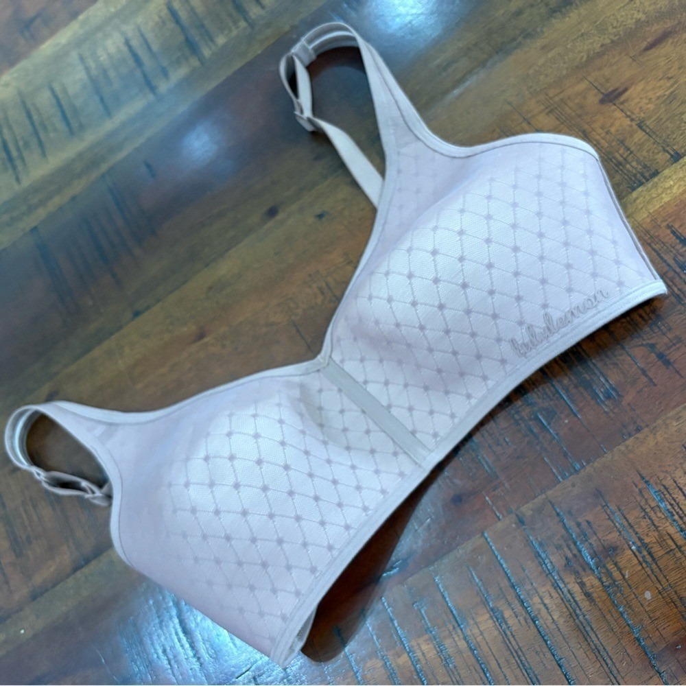 Lululemon Like Nothing Bra Womens 32C Mauve Pink EUC Wireless Textured Mesh